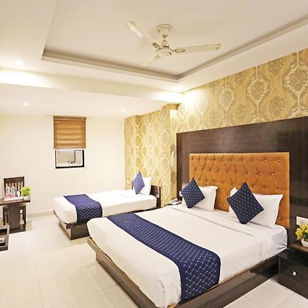 Hotel Iconic Near Delhi Igi International Airport 뉴델리 외부 사진